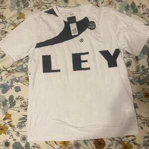 NWT Oakley Tshirt
